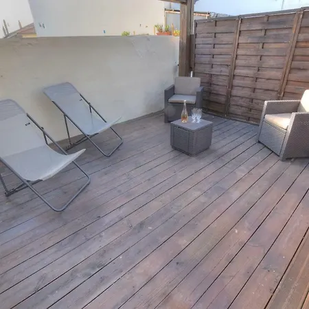 2p Avec Grande Terrasse, Situation Idéale / Vieille Appartement