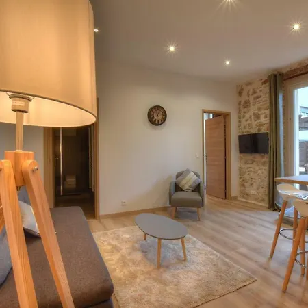 2p Avec Grande Terrasse, Situation Idéale / Vieille Appartement *
